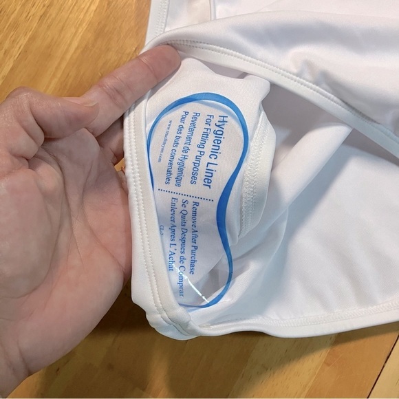 DKNY Women's Standard Elastic Strap White One Piece Swimsuit XL Beach, pool cute - Picture 9 of 13